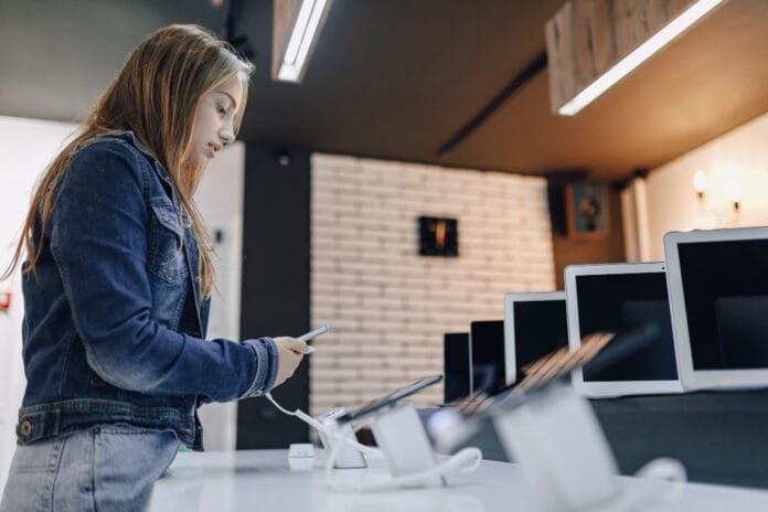 3427 compras tecnología (cortesía Freepik)