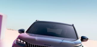 Peugeot E-2008: un león que electriza con estilo