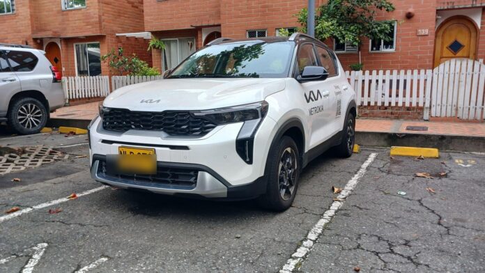 Kia_Sonet_placa_difuminada