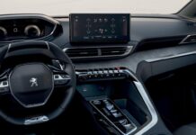 Detalles y evolución del I-Cockpit® de Peugeot, el exitoso diseño de cabina que hace sentir a quienes conducen, piloteando un avión