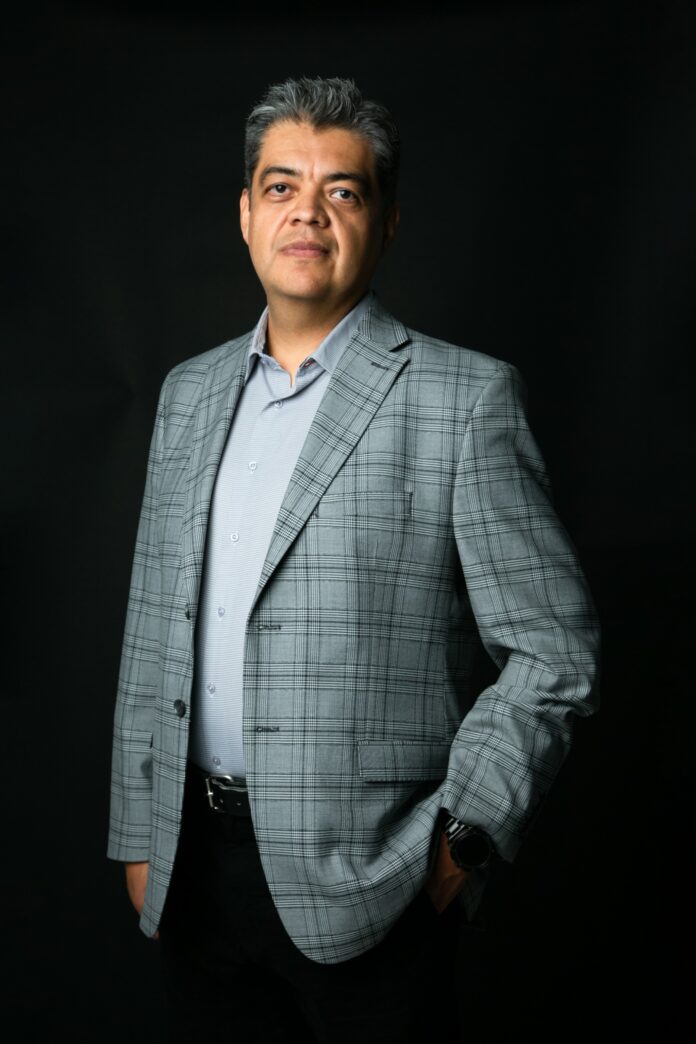 Joel Flores, director de cuentas corporativas en Zoho